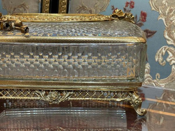 hộp đựng khăn giấy pha lê