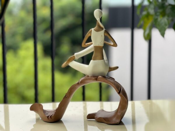 tượng cô gái tập yoga 0146