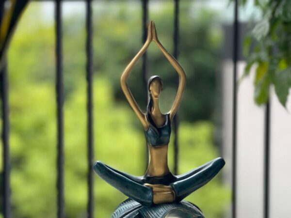 tượng cô gái tập yoga 0516