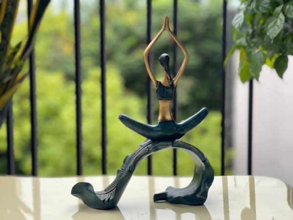 tượng cô gái tập yoga 0516