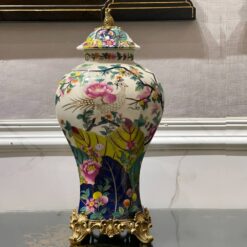 Bình sứ châu âu