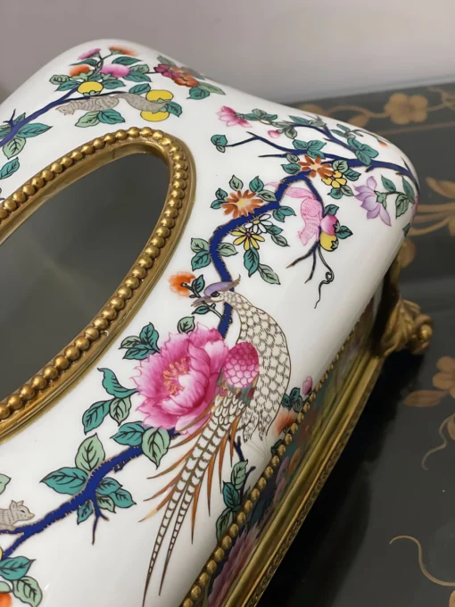 hộp để giấy sứ