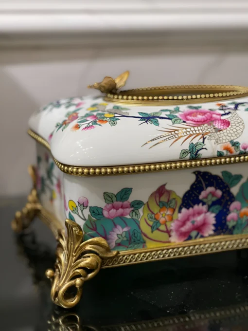 hộp để giấy sứ