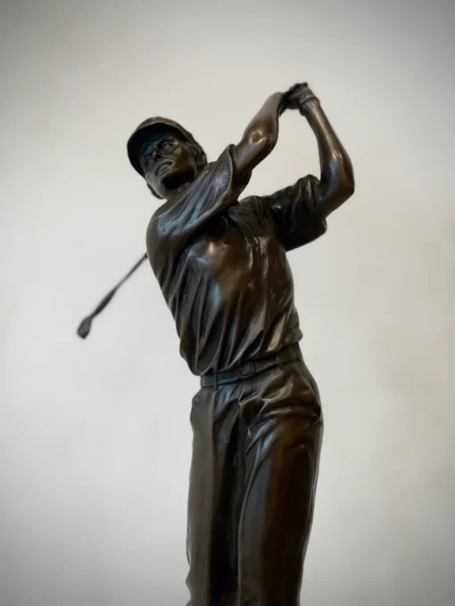 tượng đánh golf nam