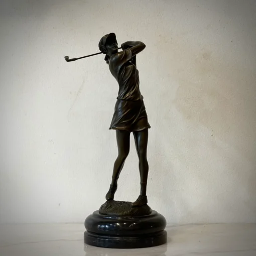 tượng đánh golf nữ