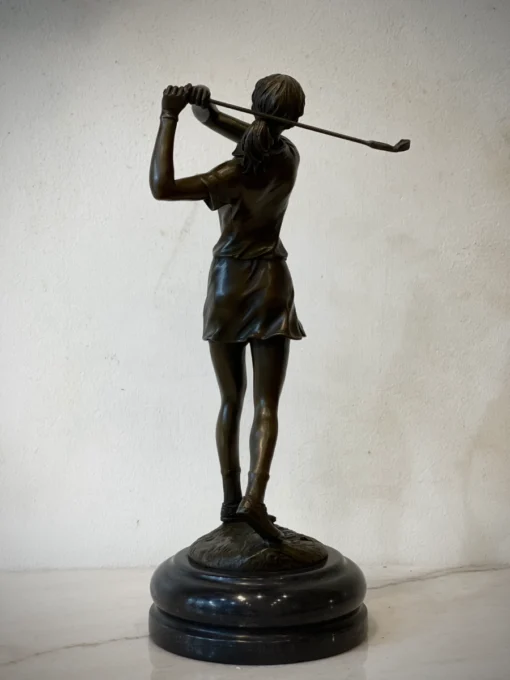tượng đánh golf nữ