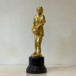 tượng thiếu nữ phục hưng